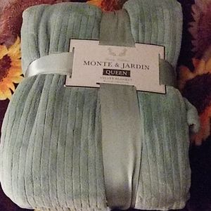 Queen size blanket